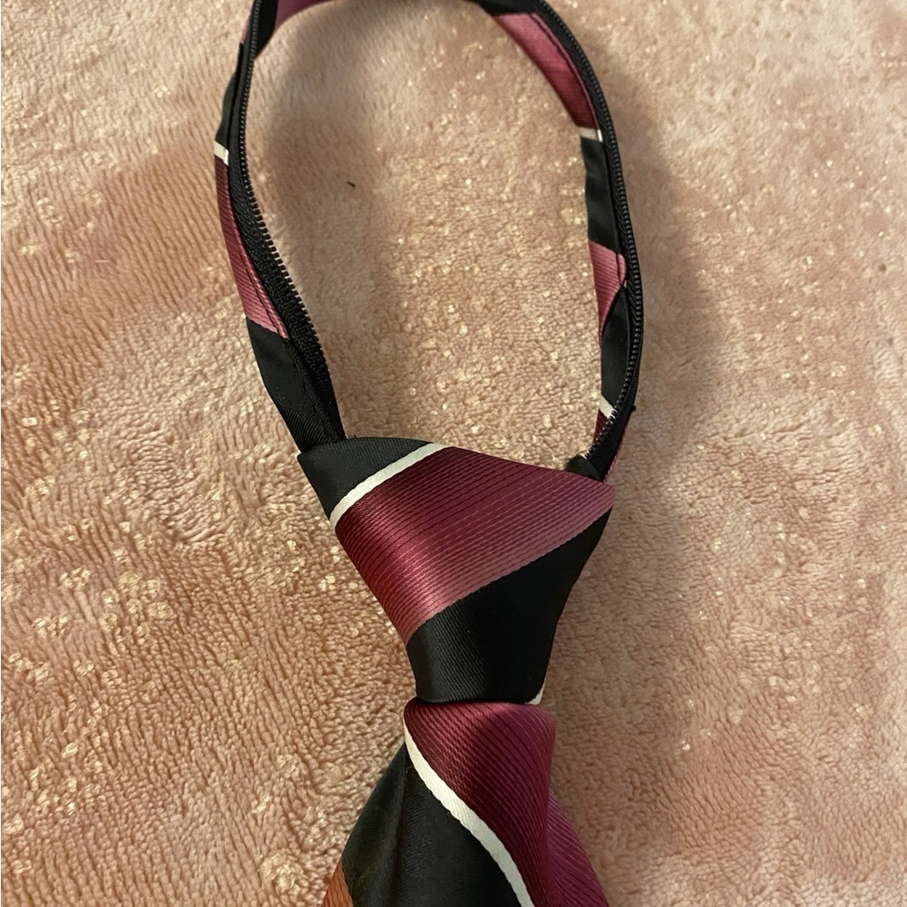 George Elegant Black and Red Striped Tie - Picture 3 of 11